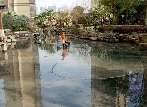 霍尔果斯景观池淤泥清理